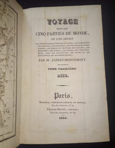 Voyage dans les cinq parties du monde ou l'on décrit les principales contrées de la terre , les curiosités naturelles , industrielles , scientifiques ou littéraires , les moeurs et coutumes des nations , les richesses , les forces , les cultes , les gouvernemens , avec les notabilités , les villes et les populations des différens états - Tome troisième seul