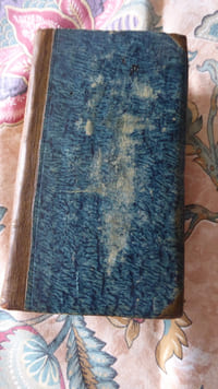 L’Heptameron de la //  Navarride // ou Histoire entière // du Royaume de Nauarre // depuis la commence- // ment du monde. // Tirée de l’Espagnol de Dom-Charles Infant // de Nauarre. // Continuée de l’Histoire de Pampalonne de N. // l’euesque, iusques au Roy Henry d’Albret, & // depuis par l’Histoire des France iusques au //Roy Tres-Chrestien Henry IIII. Roy de // France & de Nauarre. // Le tout fait & traduit par le Sieur de La Palme // Lecteur du Roy.
A Paris, chez Pierre Portier, 1602.
In-12, sans faux-titre, (12) ff. [*] - (6) ff. [**] - 666 pp. [***] - (33) ff. [****], demi-chagrin  poli brun à petits coins, dos lisse orné de faux-nerfs  et de fleurons dorés, pièce de titre ocre, plats encadrés d’un filet à froid (seconde reliure,  vers la fin du XVIII° siècle : marges supérieures courtes à très courtes, voire absentes ; rarement, le titre courant a été « scalpé »)

État : petit accroc au dos ; charnières, coiffes et plats un peu frottés, coins , supérieurs faibles ; à l’intérieur, déchirure sans manque (feuillet Vv iij) ; travaux d’insectes – antérieurs à la reliure- en « coups d’épingle » ou galeries très fines,  dans les marges, essentiellement dans le premier tiers de l’ouvrage ; dans le texte, courtes galeries généralement entre deux vers [sic !], (pp. 55-76, 237-252, 707-726, etc.), avec parfois de petites atteintes au texte sans trop  altérer la lisibilité.
Exemplaire assez décoratif.     

COLLATIONNEMENT DÉTAILLÉ:
[*] : Titre (non signé), [Epistre] AV  ROY, Dédicaces diverses,un sonnet de Saluste du BARTAS,écrit  « A Navarrins dans le Bearn-apres la bataille de Coutras. Saluste de Barthas » [ )(10), verso];  un feuillet blanc : signés )( ij-iij , puis  )( ii  [par erreur, pour )( iiij], la suite sans signature.
[**] : Epitres diverses, en vers, en hébreu, grec et latin, dont, intercalé,  un « Quatrain », en français, signé A. Béhotte, la dernière page : « Préface de la Nauarride », anonyme : signés  *1-4, les suivants sans signature.
(***] : Texte, paginé de (1) à 666 [et non pas 866, comme souvent rencontré], pour 870 ; cahiers signés A-Z, puis Aa-Nn, (i)-(xij), Oo (i)-(iij) ; quelques erreurs de pagination, d’autres de signatures, rapidement rectifiées, n’affectent pas le nombre total de pages.
[****] : les (66) dernières pages sont composées comme suit :  « Annotations », (21) pp. (les deux premières occupant le feuillet Oo (iiij) du texte ; « Indice », (28) pp. ; « Omissions », (9)pp. ; « Errata »,(5) pp. ; «Privilège, Approbation», (2) pp. ; la dernière page est blanche. Avec quelques signatures parfois curieuses.

Le collationnement de ce rare ouvrage pose trois problèmes :
- les feuillets liminaires : 12, 18, 20,                                                                                                    - le nombre  de pages : 666, 869, 870, 880,                                                                                           
- les derniers feuillets: 32, 33,
- quant au texte, notre collation montre bien que le nombre de pages est de 870 : 26 cahiers de 24 pp., suivis du petit dernier (6 pp.) ; de plus, ce texte débute sur un recto et se termine sur un verso, sans page blanche non chiffrée, donc le total ne peut être qu’un nombre pair.
- accessoirement, le nombre de vers: près de 18600, « casi 20.000 versos », plus de 24.000.
870, multiplié par 28 (nombre de lignes par page entière), donne un total de 24.304  vers que l’on devra amputer des mots intercalés dans le texte :  « livre » (6) et « Chant » (47), ramenant le nombre de vers par page à 26, sans omettre la première (14 vers) et la dernière (16 vers)….. Le total serait donc (sauf erreurs et/ou omissions), de 24.228 vers.


