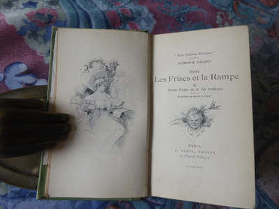 : Entre les Frises et la Rampe. Petites Etudes de la Vie Théâtrale.