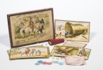 Jeu du cheval Blanc. El Juego del Caballo Blanco. Bo&icirc;te en bois et carton (26 x 19 x 4 cm), couvercle d&eacute;cor&eacute;e d'une belle chromolithographie montrant ...