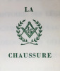 La chaussure, son histoire, ses l&eacute;gendes, son compagnonnage et ses cordonniers c&eacute;l&egrave;bres.
. Michel JUIGNET