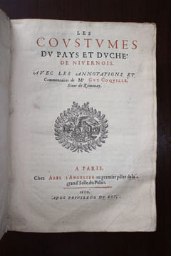 Les Coustumes du Pays et Duché de Nivernois, avec les annotations et commentaires de Me Guy Coquille, Sieur de Romenay.. Guy Coquille,