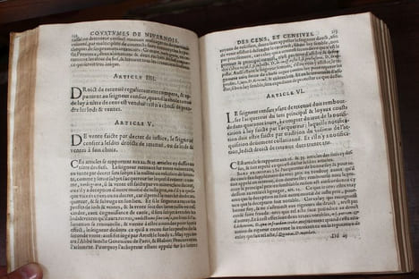 Les Coustumes du Pays et Duché de Nivernois, avec les annotations et commentaires de Me Guy Coquille, Sieur de Romenay.. Guy Coquille,