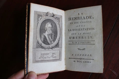 La Henriade en dix chants avec la dissertation sur la mort d'Henri IV.. Voltaire, 