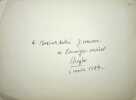 Photographie avec décicace autographe signée. Léopold Sédar Senghor (1906-2001), poète, écrivain, homme d'état. 