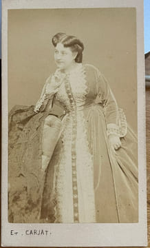 Photographie par Carjat. Madeleine Brohan (1833-1900), comédienne, maîtresse du futur Napoléon III.