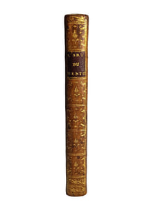 "L'ART DU DENTISTE, JOINT A L'ANATOMIE DE LA BOUCHE, AVEC DES OBSERVATIONS POUR LA CONSERVATION DES DENTS, & DES INSTRUCTIONS TRES-INTERESSANTES, POUR REMEDIER AUX ACCIDENTS QUI ACCOMPAGNENT LA SORTIE DES DENTS DE LAIT, & AUXQUELS LA PLUPART DES ENFANTS SUCCOMBENT, FAUTE DE SECOURS SUFFISANTS. CE TRAITE EST NON SEULEMENT UTILE ET NECESSAIRE AUX ELEVES EN CHIRURGIE, QUI SE DESTINENT A L'ART DU DENTISTE, MAIS ENCORE AUX MERES DE FAMILLE...".