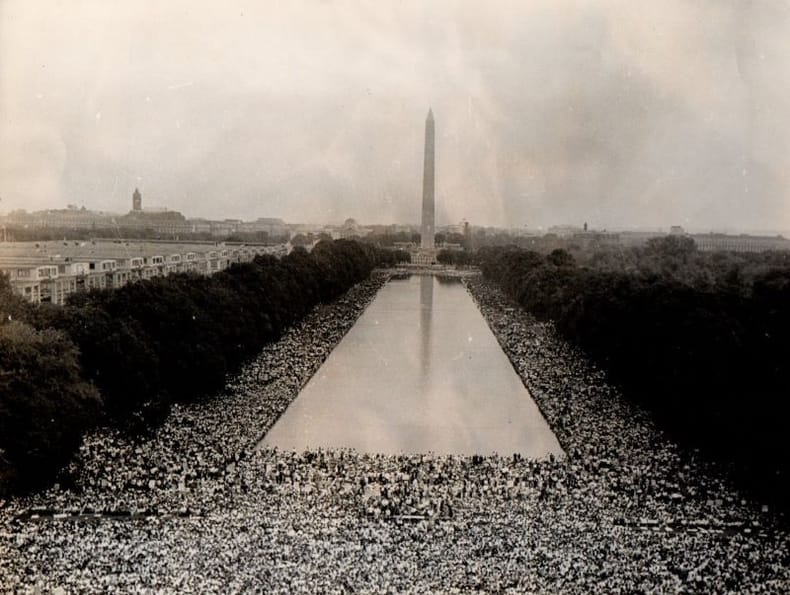 LA MARCHE SUR WASHINGTON - Vue générale de la manifestation autour du "Memorial" à Washington.. [60's / USA ] KEYSTONE / PHOTO DE PRESSE