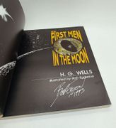 The first men in the moon. par WELLS (H. G. ) & EGGLETON ( Bob) - Image 2
