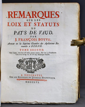 Remarques sur les loix et statuts du pays de Vaud.. BOYVE J. François: