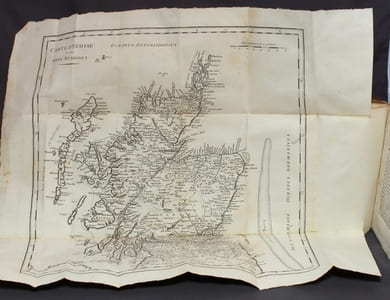 Voyages aux montagnes d'Ecosse et aux Isles Hébrides, de Scilly, d'Anglesey, &c. Traduits de l'Anglais par une société de gens-de-lettres, avec les notes & les éclaircissemens nécessaires. Nouveau recueil de voyages I & II.