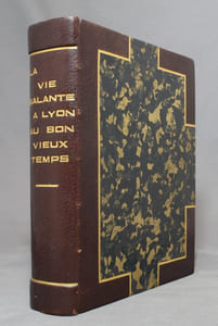 La vie galante à Lyon au bon vieux temps. Histoire anecdotique et illustrée des moeurs intimes lyonnaises à toutes les époques.