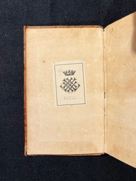 Les souverains du monde. Ouvrage qui fait connoitre la généalogie de leurs maisons, l'étendue & le gouvernement de leurs estats, leur religion, leur ...