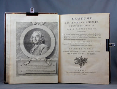 Costume des anciens peuples, à l’usage des artistes (... ); contenant Les usages religieux, civils, domestiques & militaires des Grecs, des Romains, des Israélites & des Hébreux, des Egyptiens, des Perses, des Scythes, des Amazones, des Parthes, des Daces, des Sarmates & autres peuples tant orientaux qu’occidentaux, &c.
