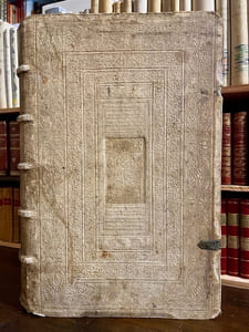 Operum Aristotelis Stagiritae Philosophorum Omnium Longe Principis, Nova Editio Graece & Latine. Graecus contextus quam emendatissime praeter omnes omnium editiones est editus : adscriptis ad oram libri et interpretum veterum recentiorumque et aliorum doctorum virorum emendationibus : in quibus plurimae nunc primum in lucem prodeunt, ex bibliotheca Isaaci Casauboni. Latinae interpretationes adjectae sunt quae graeco contextui melius responderent, partim recentiorum, partim veterum interpretum[...] [et] Operum Aristotelis tomus II. Librorum Aristotelis quae non extant, Fragmenta quaedam. Item, Indices duo : quorum prior nomina eorum continent qui in Aristotelem scripserunt : alter quid sit a quoque eorum in singulos Aristotelis libros scriptum, indicat. Alius index rerum omnium locupletissimus.