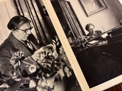 Les grands interprètes. Alfred Cortot. Portraits de Roger Hauert. Texte de Bernard Gavoty, critique musical du “Figaro”.