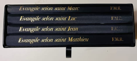 Les Quatre Évangiles. Évangile selon Saint Matthieu. Évangile selon saint Marc. Évangile selon saint Luc. Évangile selon Saint Jean.. [BIBLE]: