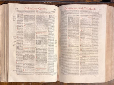 Codicis D. Iustiniani Ex Repetita Praelectione libri novem priores : Ex vetustissimis, & aliis quamplurimis recentioribus Exemplaribus probatissimis, ita in universum recogniti & emendati, ut nihil praetereà, quod ad puram lectionem attinet, desiderari possit. Haloandri catalogum Consulum subiecimus.