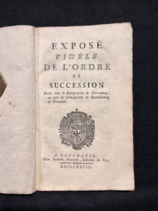 Exposé fidèle de l'ordre de succession établi dans le Bourgraviat de Nuremberg, ou dans les principautés de Brandbourg en Franconie. [suivi de] Observation sur un écrit anonyme qui a paru sous le titre de Considération sur l'ordre de succession établi dans les Principautés Brandebourgeoises du Cercle de Franconie.