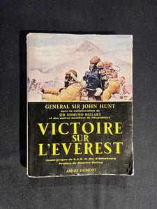 Victoire sur l'Everest ("The ascent of Everest").