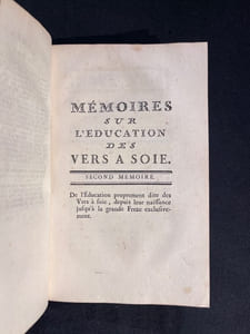 Mémoires sur l'éducation des vers à soie. Divisé en trois parties, avec un traité sur la culture des mûriers, et un sur l'origine du Miel.