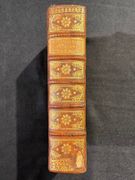 1. J. J. Rousseau citoyen de Genève à Mr. d'Alembert […] sur son article Genève dans le VIIeme volume de l'Encyclopédie, et particulièrement sur le projet d'établir un Théâtre de comédie en cette ville. Amsterdam, Marc-Michel Rey, 1758. XVIII-264-[8] pages [relié avec] 2. Critique d'un livre contre les spectacles intitulé J. J. Rousseau citoyen de Genève à Mr. d'Alembert. Amsterdam, et se trouve à Paris, Lambert & Duchesne, 1760. 92-[2] pages. [relié avec] 3. P. A. Laval comédien, à M. J. J. Rousseau citoyen de Genève. Sur les raisons qu'il expose pour réfuter M. d'Alembert, qui dans le VIIe volume de l'Encyclopédie, Article Genève, prouve que l'établissement d'une Comédie dans cette Ville y ferait réunir la sagesse de Lacédémone à la politesse d'Athènes. La Haye, 1758. [2]-VIII-189-[1] pages. [relié avec] 4. Manuscrit de 300 pages. par ROUSSEAU Jean-Jacques; BÉTHISY DE MÉZIÈRES Eugène-Éléonor; NOLIVOS DE SAINT-CYR Paul-Antoine-Nicolas: - Image 6