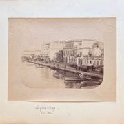 Album japonais en laque décorée sur les deux plats, sur ais de bois, dos maroquin noir. par [PHOTOGRAPHIE; VOYAGE]: - Image 2