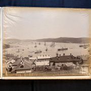 Album japonais en laque décorée sur les deux plats, sur ais de bois, dos maroquin noir. par [PHOTOGRAPHIE; VOYAGE]: - Image 9