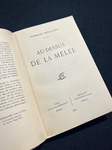 Au-dessus de la mêlée.