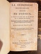 La Cuisinière Bourgeoise, suivie de l'office, à l'usage de tous ceux qui se mêlent de dépenses de maisons; contenant la manière de disséquer , connaître et servir toutes sortes de viandes. Augmentée de plusieurs râgouts des plus nouveaux, et de différentes tecettes pour les liqueurs. par MENON Joseph: - Image 2