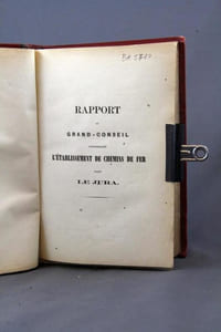 Rapport au Grand-Conseil concernant l’établissement de chemins de fer dans le Jura. 1867. [rel. avec] Délibération du Grand-Conseil du canton de Berne concernant les chemins de fer du Jura. 1867. [rel. avec] Rapport de gestion de la direction des chemins de fer pour l’année 1867. [rel. avec] Discussion sur l’amodiation du chemin de fer de l’Etat. Session extraordinaire d’hiver. 1869 [rel. avec] Ratification des actes de la Compagnie des chemins de fer du Jura bernois. 1871. [rel. avec] Rapport concernant la justification financière de la Compagnie du Jura et l’apport des lignes de l’Etat comme participation à l’entreprise de réseau jurassien. 1873.