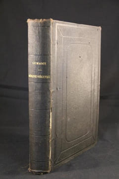Botanique. Organographie et taxonomie. Histoire naturelle des familles végétales et des principales espèces suivant la classification de M. Adrien de ...