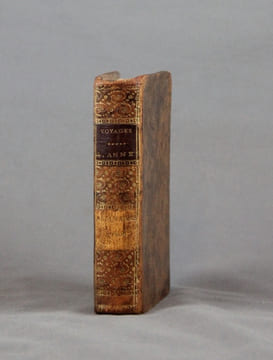 Voyage aux Terres australes et dans la mer du Sud par Magellan, Drake, Cavendish, Lemaire, Tasman et autres. [suivi de] Voyage de Woods-Rogers autours ...