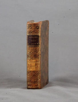 Voyage aux Terres australes et dans la mer du Sud par Magellan, Drake, Cavendish, Lemaire, Tasman et autres. [suivi de] Voyage de Woods-Rogers autours ...