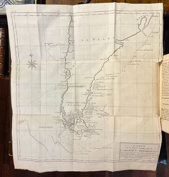 Voyage autour du monde fait dans les années MDCCXL, I, II, III, IV. Par George Anson, présentement Lord Anson, commandant en chef d'une escadre ...