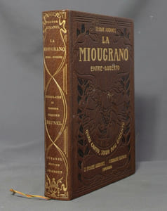 La miougrano entre-duberto. La grenade entr’ouverte.
