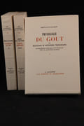 Physiologie du goût ou méditations de gastronomie transcendante. Ouvrage théorique, historique et à l'ordre du jour aux gastronomes parisiens I & II, suivis de Variétés gourmandes par Grimod de la Reynière suivies du Traité des excitants modernes par BALZAC. par BRILLAT-SAVARIN / GRIMOD DE LA REYNIERE /BALZAC Honoré de: - Image 1
