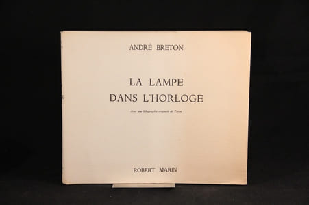 La lampe dans l'horloge.