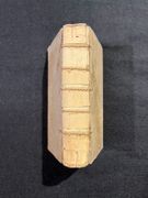 Le géographe manuel, contenant la Description de tout les Pays du Monde leurs qualités, leur climat, le caractère de leurs habitans, leurs villes capitales, avec leurs distances de Paris, et des routes qui y mènent tant par terre que par mer, les changes et les monnoies des principales places de l'Europe en correspondance avec Paris, la manière de tenir les écritures de chaque nation de l'Europe [... ]. par EXPILLY [Jean-Jospeh] Abbé: - Image 1