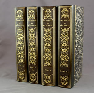 Chansons de P. J. de Béranger anciennes, nouvelles et inédites, avec des vignettes de Devéria et des dessins coloriés d'Henri Monnier, suivies des procès intentés à l'auteur.