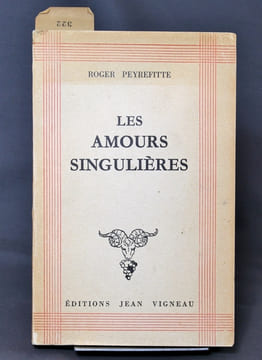 Les amours singulières.. PEYREFITTE Roger: