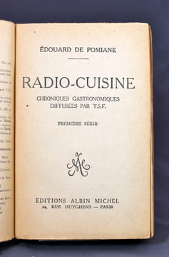 Radio-cuisine. Conférences gastronomiques diffusées par la T.S.F. Première série [et] Deuxième série.. POMIANE Edouard de: