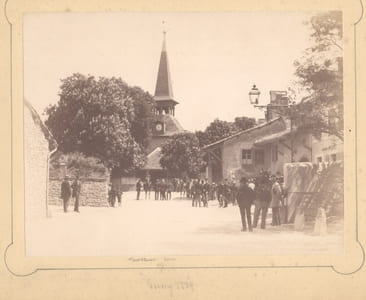 [Militaires devant le temple de Jussy à Genève].