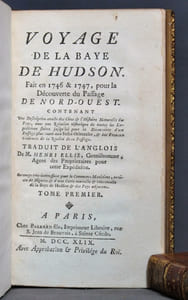 Voyage de la baye de Hudson. Fait en 1746 & 1747, pour la Découverte du Passage de Nord-Ouest. Contenant une description exacte des Côtes & l'Histoire Naturelle du Pays, avec une Relation historique de toutes les Expéditions faites jusqu'ici pour la Découverte d'un Passage plus court aux Indes Orientales, & des Preuves évidentes de la Réalité de ce Passage.