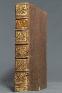 Les entretiens de l'autre monde sur ce qui se passe dans celui-ci; ou Dialogues grotesques et pittoresques entre Feu Louis XV, Feu le Prince de Conti, feu M. Turgot, feu l'Abbé Terray, feu M. de Clugny, feu le Comte de Muy, feu le Comte de St. Germain, feu le Duc de la Vrillière, feu le Comte de Maurepas, et autres personnages.