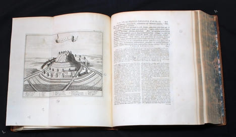 C. Julii Caesaris De bellis Gallico et civili Pompejano, nec non A. Hirtii, aliorumque De bellis Alexandrino, Africano, et Hispaniensi commentarii ad ...