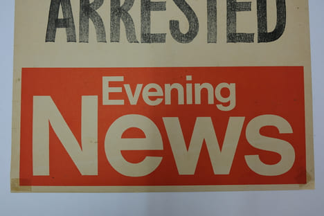 "Mick Jagger Arrested" - 1967 drug possession scandal Evening New's poster /
"Mick Jagger Arrested" : poster du Evening News sur l'arrestation de ...
