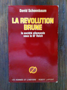 LA REVOLUTION BRUNE. La société allemande sous le IIIe Reich.