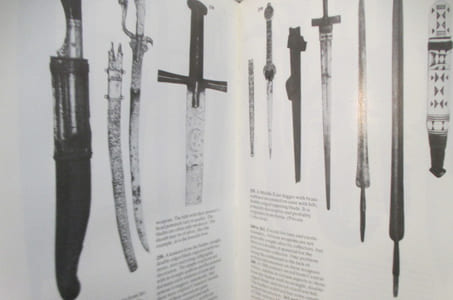 SWORDS AND DAGGERS. An illustrated reference guide for collectors.