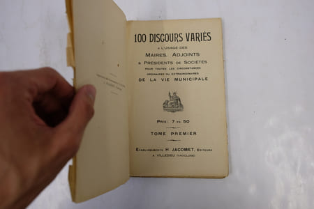 100 Discours variés à l'usage des Maires, Adjoints & Présidents de Sociétés pour toutes les circonstances ordinaires ou extraordinaires de la vie municipale.
